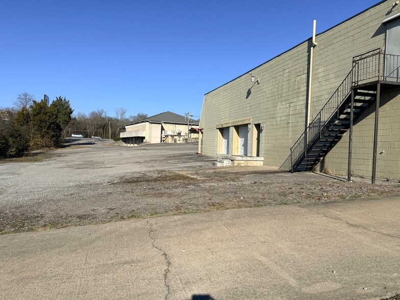 More Photos Of 106 Free Hill Rd, Hendersonville Warehouse For Lease