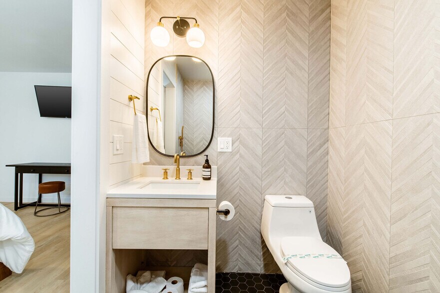 More Photos Of 306 Loch Leven Rd, Lake Arrowhead Hotel For Sale