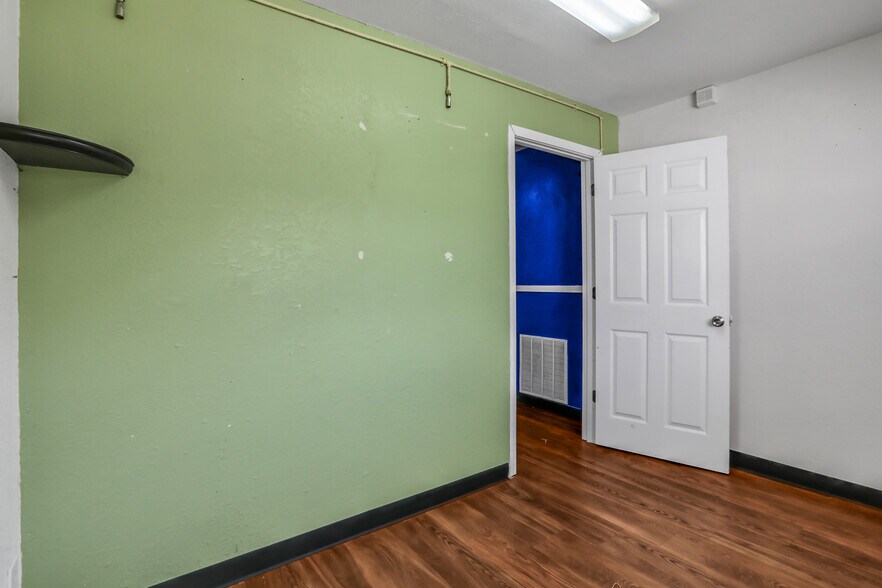 More Photos Of 6406 Merrill Rd, Jacksonville Office For Sale