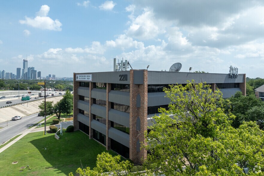 More Photos Of 2211 IH-35 S, Austin Office For Lease