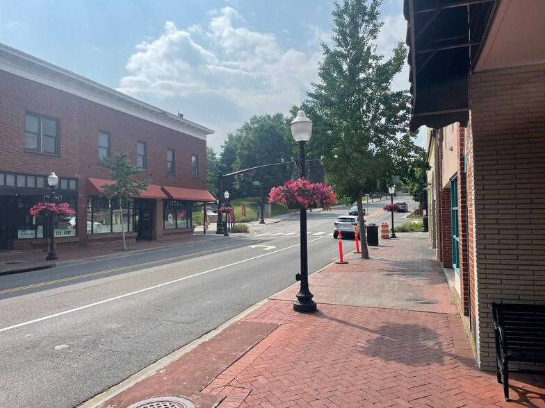 More Photos Of 208 N Main St, Blacksburg Freestanding For Sale
