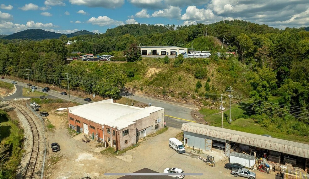 More Photos Of 860 Riverside Dr, Asheville Warehouse For Lease