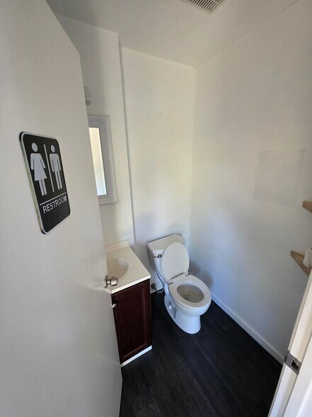 More Photos Of 1135 Camino del Mar, Del Mar Office For Lease