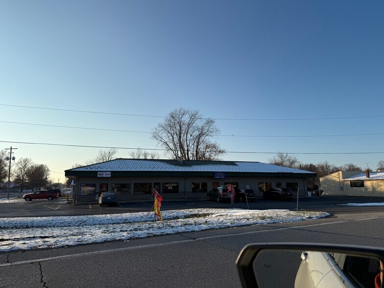 More Photos Of 720 S Washington St, Bunker Hill General Retail For Sale