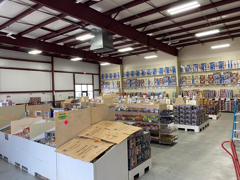 More Photos Of 330 Adams St, Newaygo Storefront Retail Office For Sale