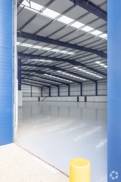 More Photos Of Laporte Way, Luton Distribution For Lease