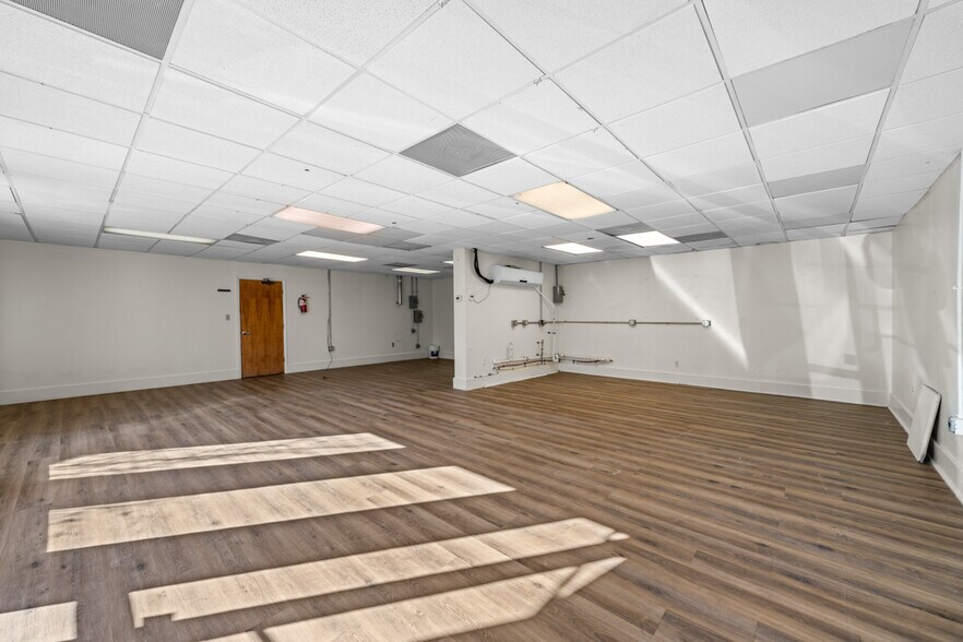 More Photos Of 2514 University Dr, Durham Restaurant For Lease