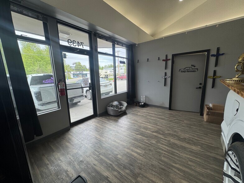 More Photos Of 7449 Old Seward Hwy, Anchorage Storefront For Lease