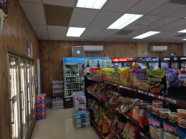 More Photos Of 103 US-20, Hines General Retail For Sale