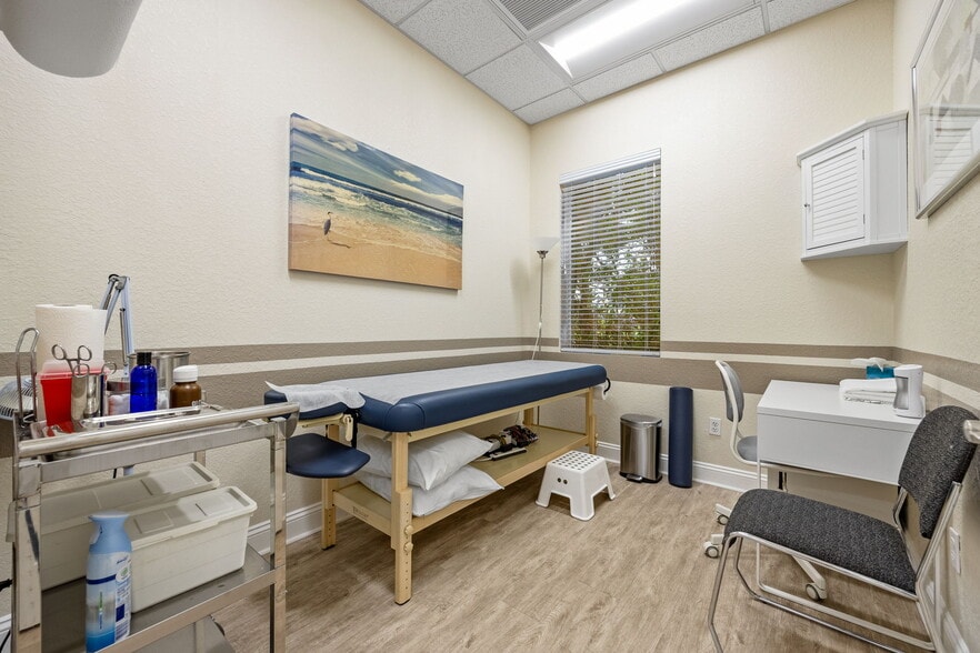More Photos Of 4966-4968 Royal Gulf Cir, Fort Myers Medical For Sale