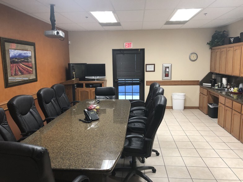 More Photos Of 1022 E Griffin Pky, Mission Medical For Sale