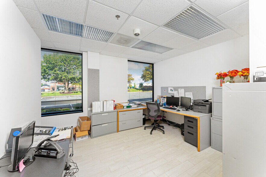 More Photos Of 14325 Willard Rd, Chantilly Office For Lease