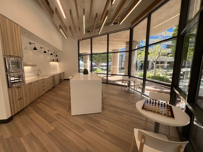 More Photos Of 2800 N Central Ave, Phoenix Office For Lease