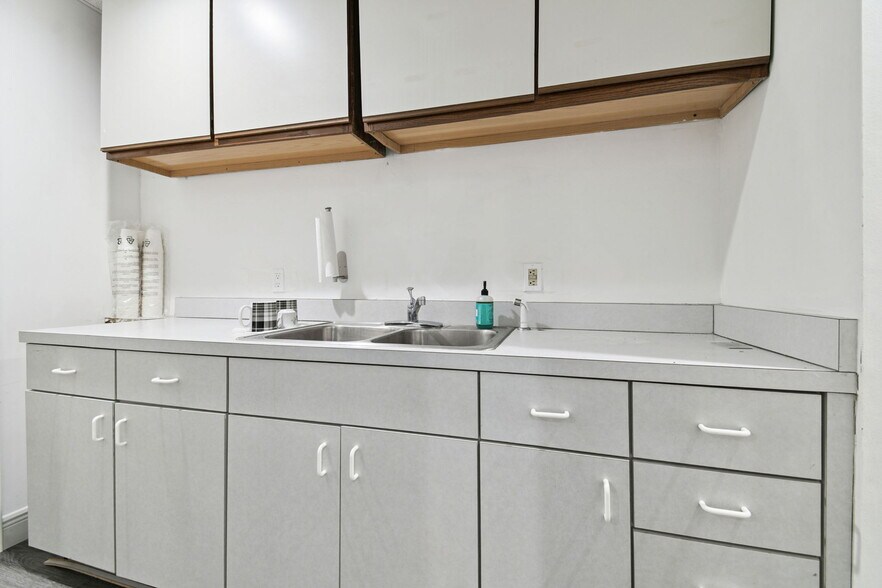 More Photos Of 12425 N Florida Ave, Tampa Medical For Lease