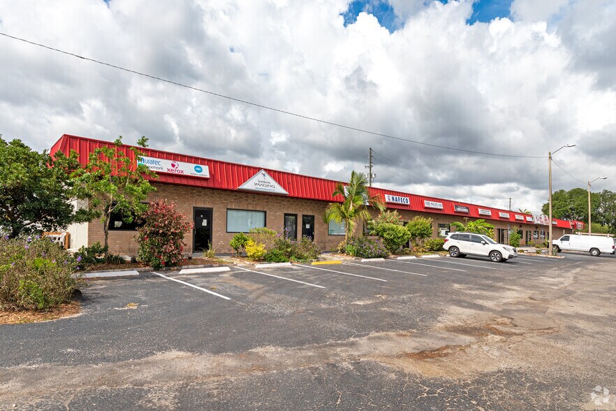 More Photos Of 11681 49th St N, Clearwater Storefront For Lease