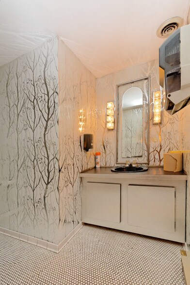 More Photos Of 600 Broadway, Albany Office For Sale