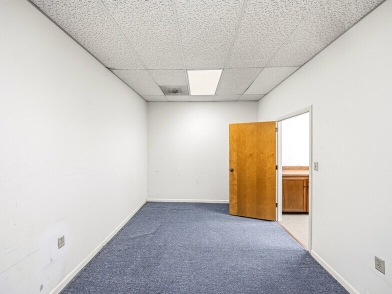 More Photos Of 675 Hendersonville Hwy, Pisgah Forest Office For Sale