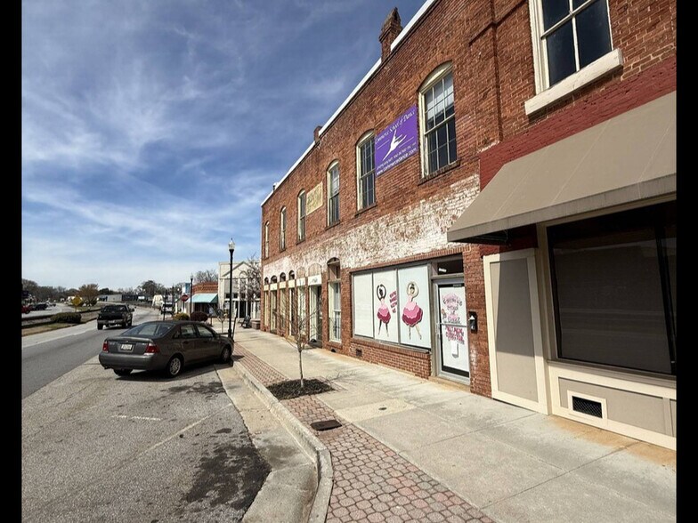 More Photos Of 1736 N Broad St, Commerce Office For Lease