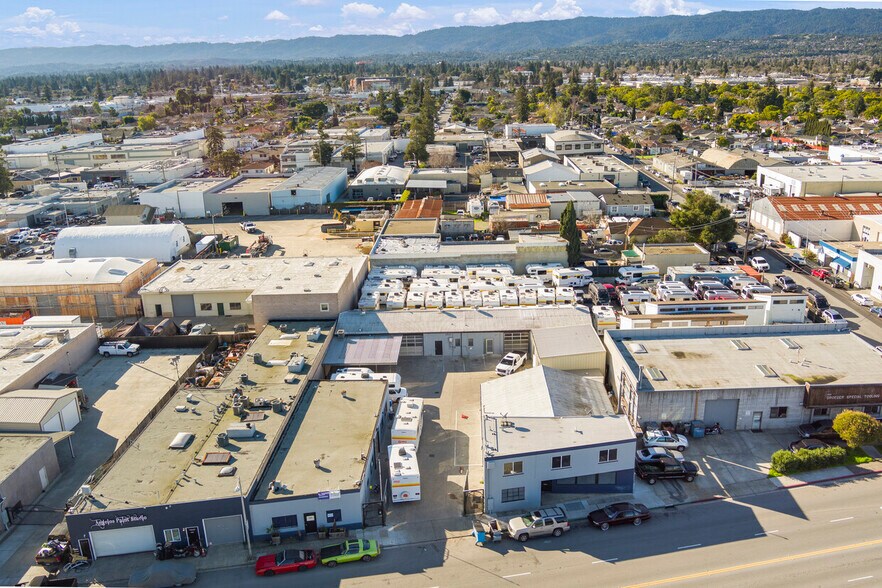 Primary Photo Of 2610-2620 Bay Rd, Redwood City Manufacturing For Lease