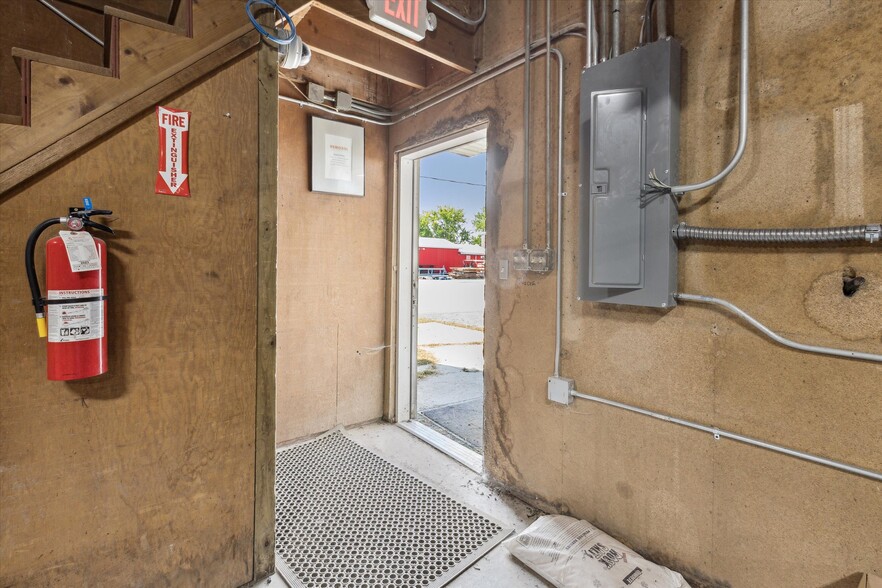 More Photos Of 683 River Rd, Bay City Manufacturing For Sale