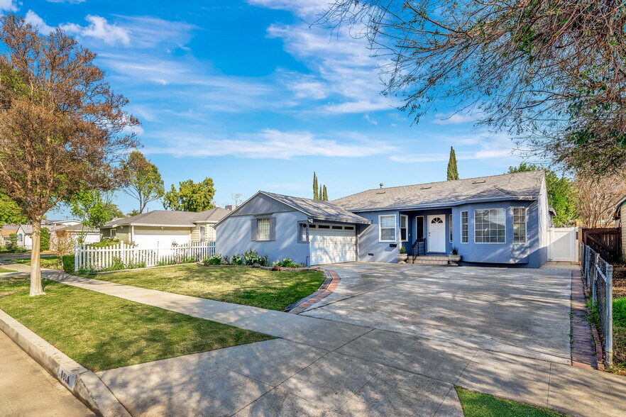 Primary Photo Of 6856 Hesperia Ave, Reseda Assisted Living For Sale