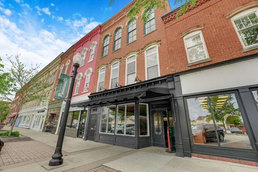 More Photos Of 154 Main St, Painesville General Retail For Lease