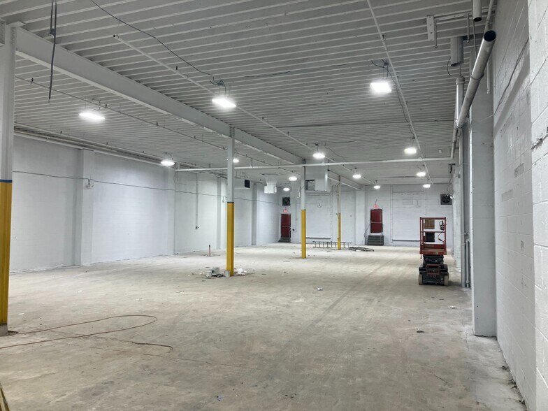 More Photos Of 2260 25th Pl NE, Washington Warehouse For Sale