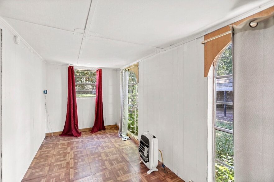 More Photos Of 138 Main St, Sharpsburg Flex For Sale