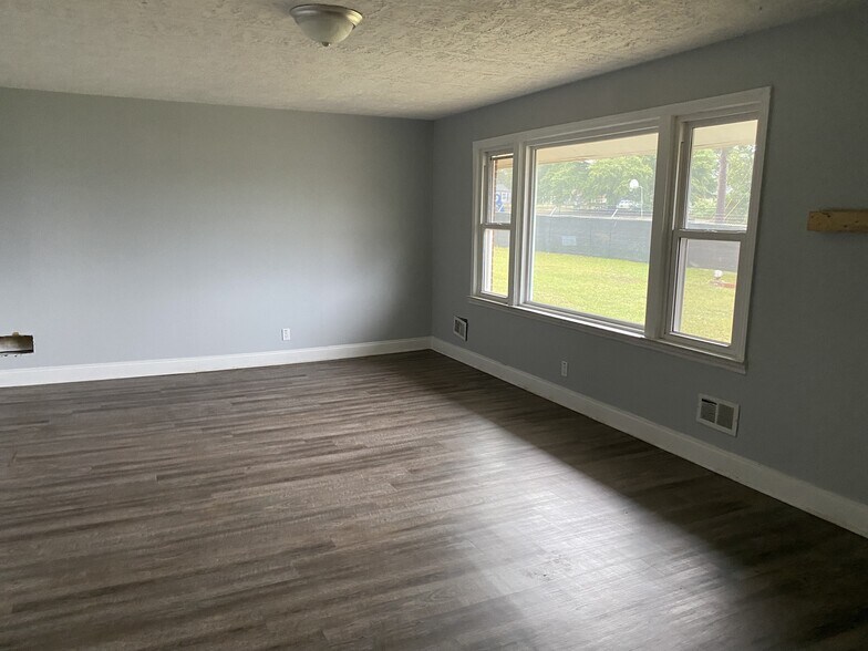 More Photos Of 304 Golden Camp Rd, Augusta Office Residential For Lease