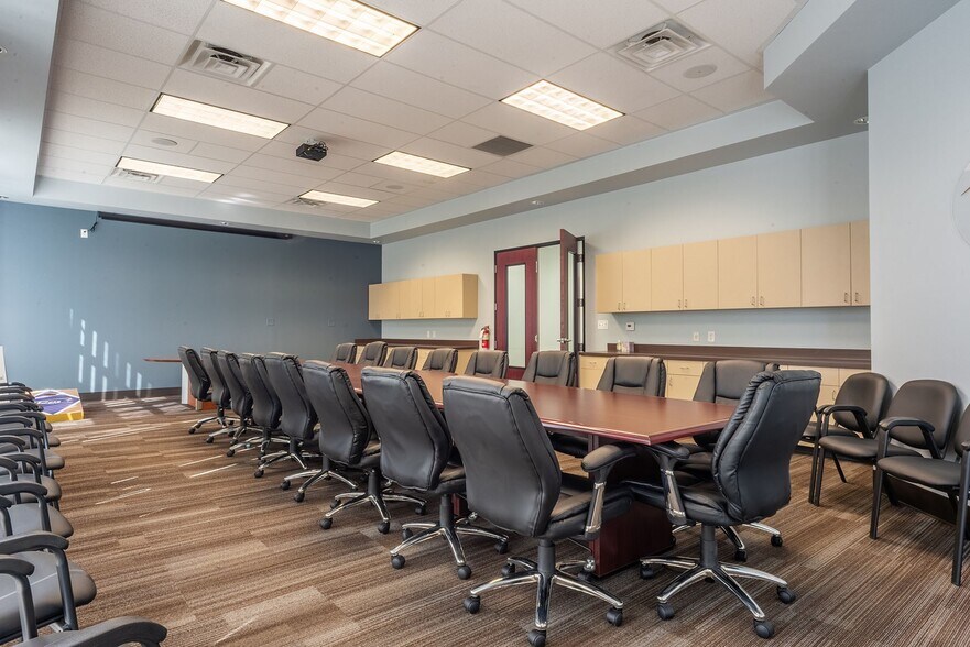 More Photos Of 4580 W Post Rd, Las Vegas Office For Sale