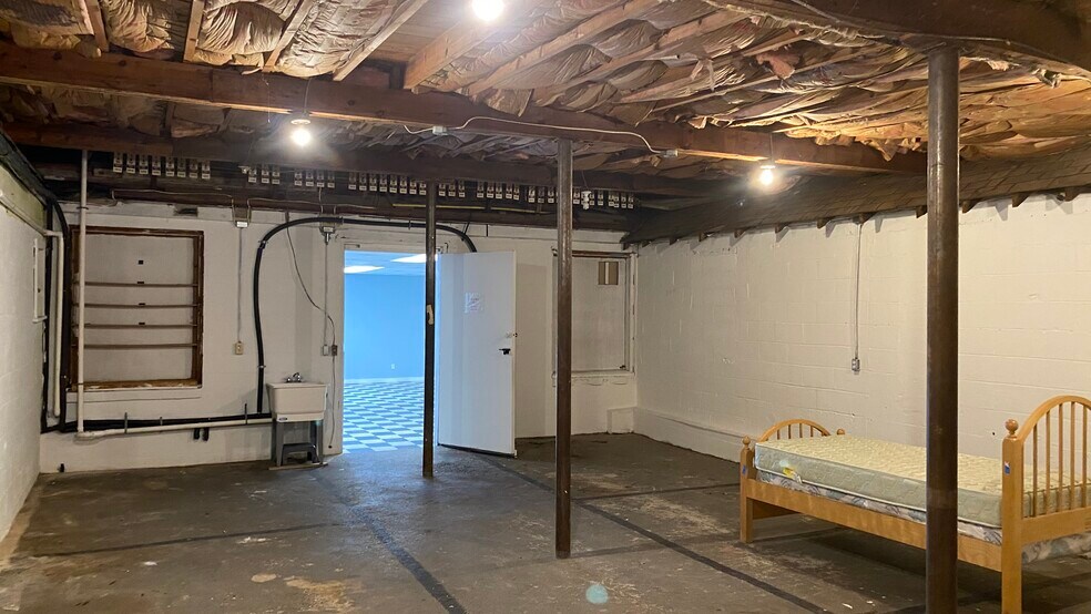 More Photos Of 302 Radford St, Christiansburg Freestanding For Lease