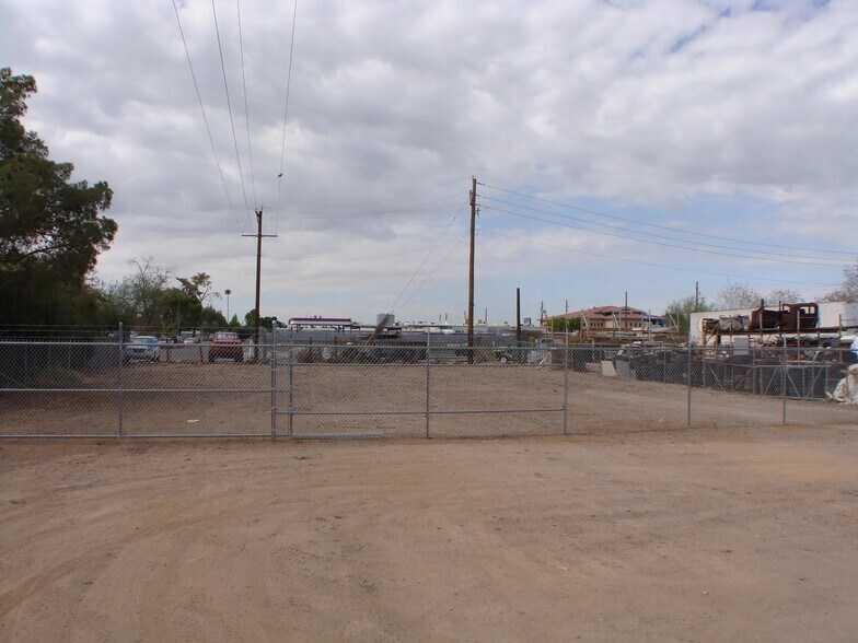 More Photos Of 213 S Alma School Rd, Mesa Warehouse For Lease