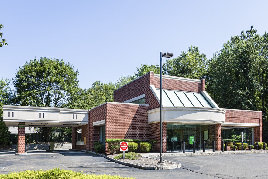 More Photos Of 81 W Ramapo Rd, Garnerville Freestanding For Sale