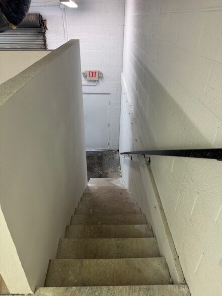 More Photos Of 1590 Foothill Dr, Boulder City Light Distribution For Sale