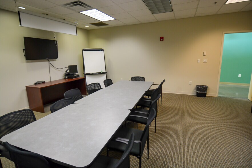 More Photos Of 888 Dayton St, Yellow Springs Warehouse For Lease