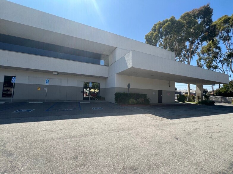 More Photos Of 3220 Winona Ave, Burbank Coworking Space