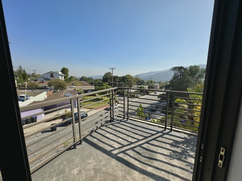 More Photos Of 3800 Foothill Blvd, Glendale Unknown For Lease