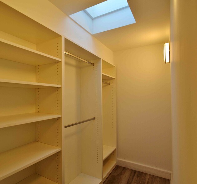 More Photos Of 600 S La Brea Ave, Los Angeles Storefront Retail Residential For Sale