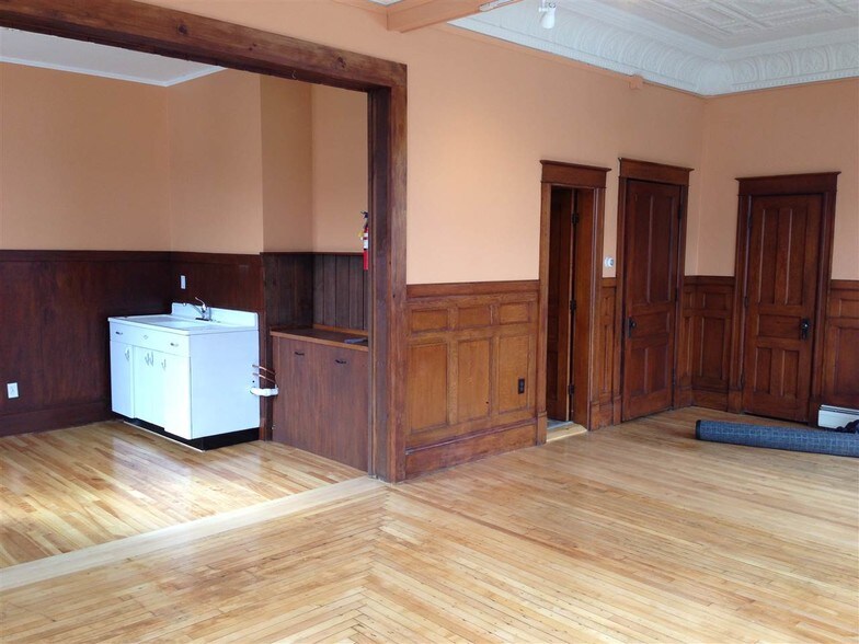 More Photos Of 42 Central St, Newport Flex For Lease