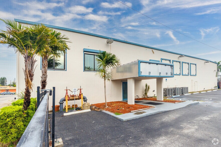 Primary Photo Of 2055 Liberty St, Hollywood Service For Lease