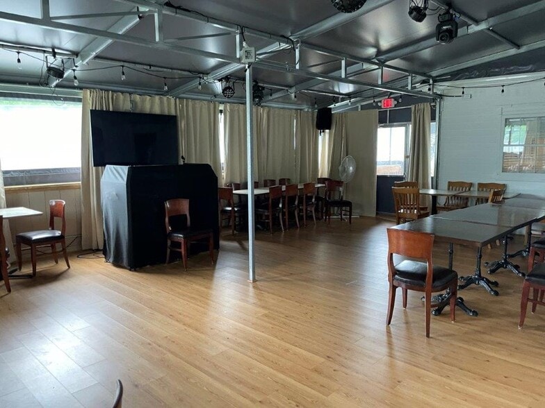 More Photos Of 834 Federal Rd, Brookfield General Retail For Lease