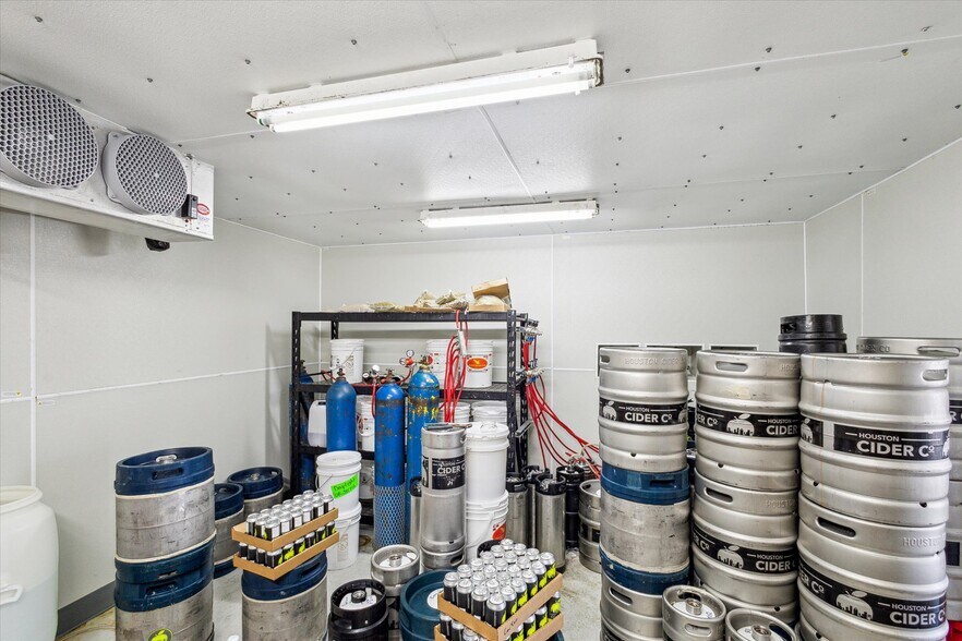 More Photos Of 1125 W Cavalcade St, Houston Manufacturing For Sale