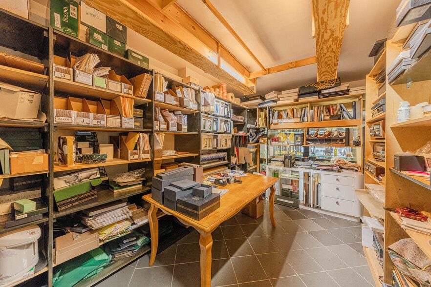 More Photos Of 560 Main St, Fort Lee Freestanding For Sale