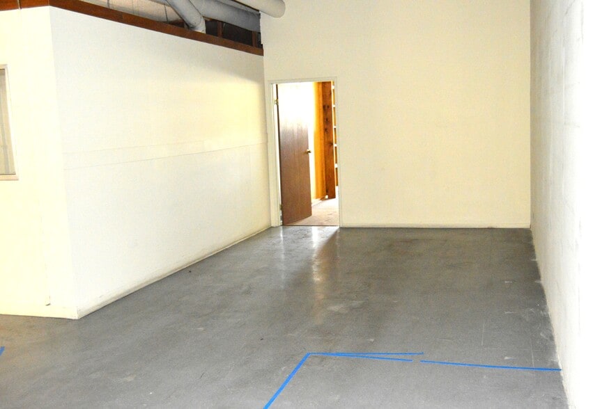 More Photos Of 3806 W Burbank Blvd, Burbank Storefront For Lease