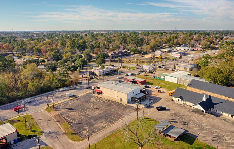 More Photos Of 1112 N Frazier St, Conroe Freestanding For Sale