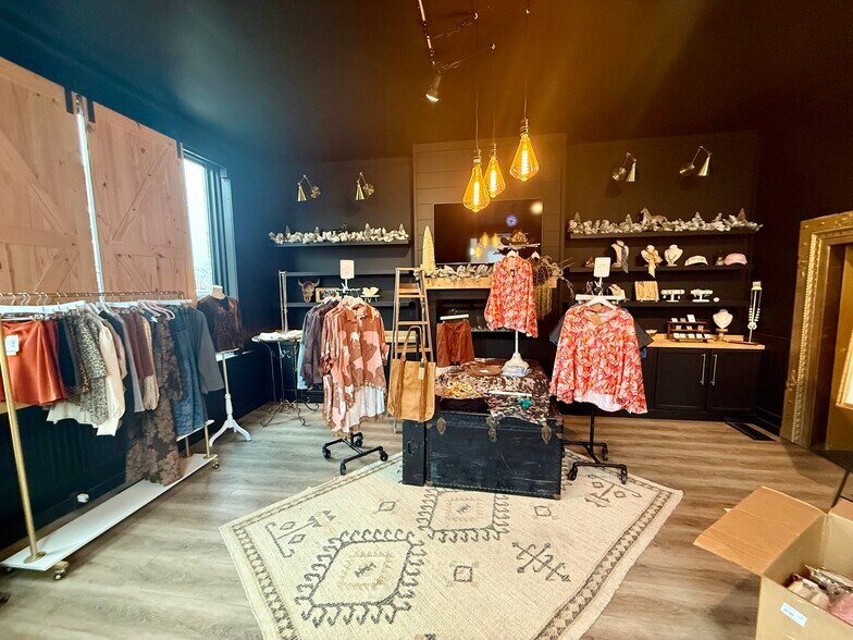 More Photos Of 122 E Center St, Le Roy Storefront Retail Residential For Lease