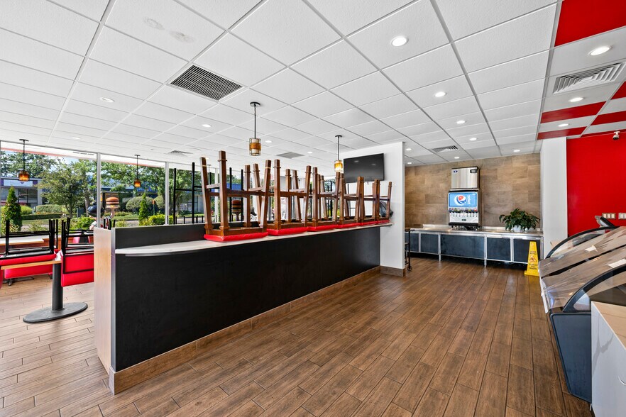 More Photos Of 32704 Grand River Ave, Farmington Restaurant For Sale