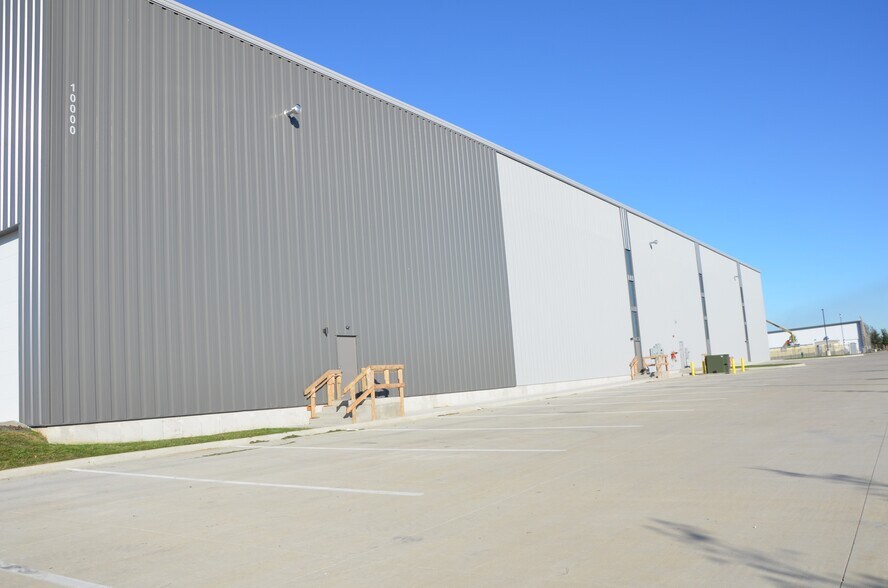 More Photos Of 9900 6th St SW, Cedar Rapids Warehouse For Lease