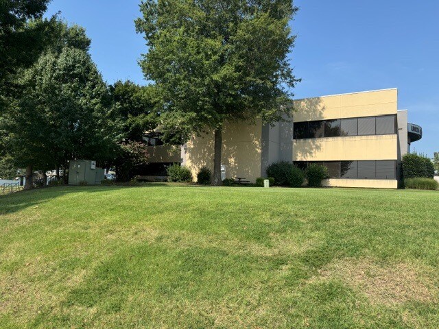 More Photos Of 1720 E Reelfoot Ave, Union City Office For Lease