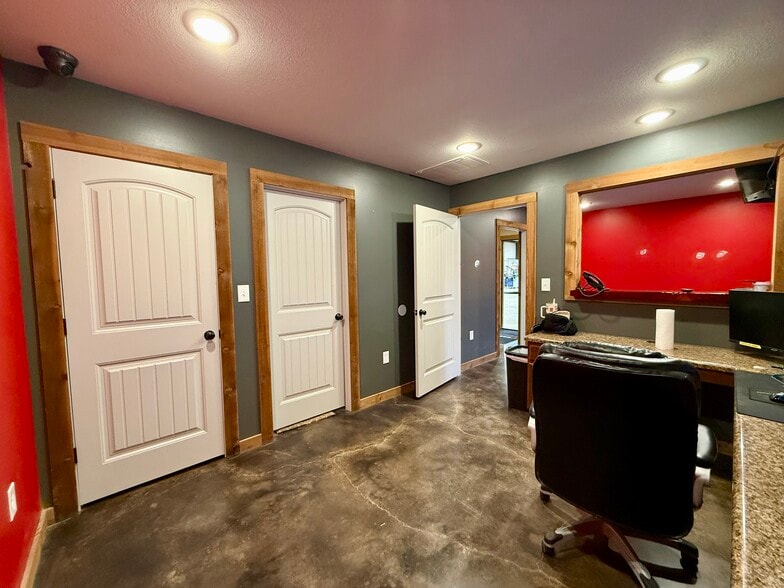 More Photos Of 60 County Road 9501 N, Brookland Warehouse For Lease
